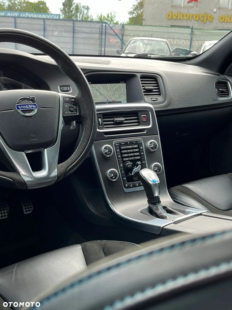 Volvo V60 T6 AWD R-Design - 9