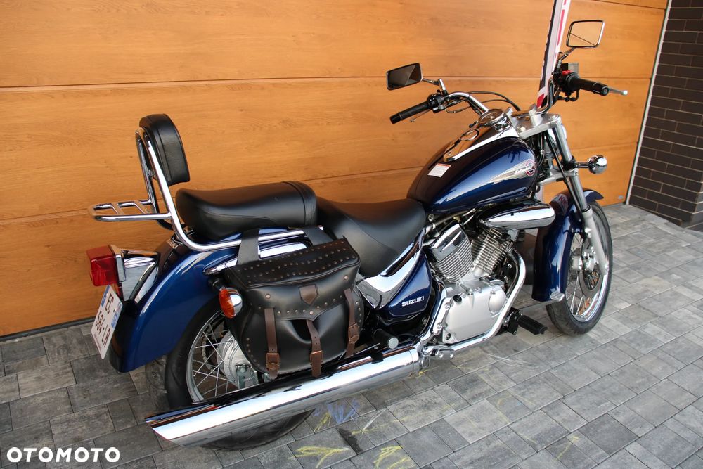 Suzuki Intruder - 18