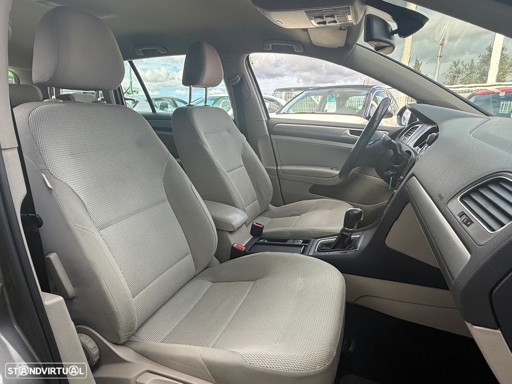 VW Golf Variant 1.6 TDi Confortline DSG - 23