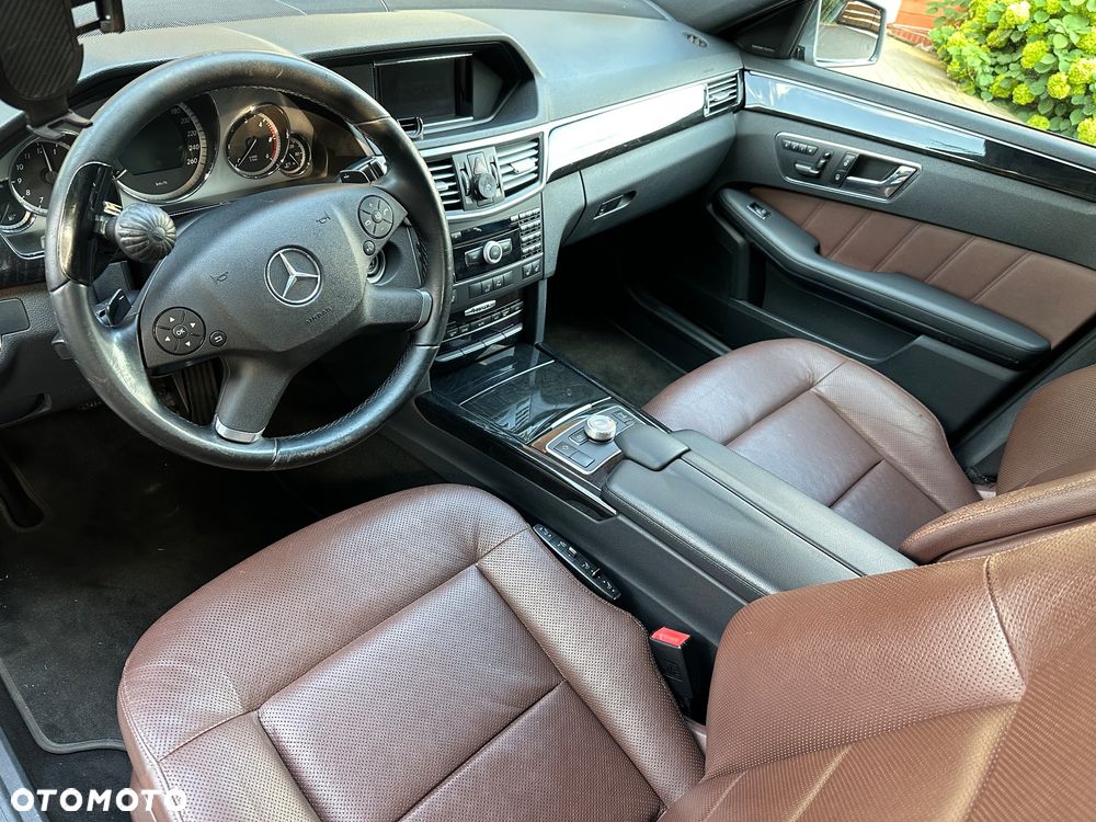 Mercedes-Benz Klasa E 350 CDI DPF BlueEFFICIENCY 7G-TRONIC Avantgarde - 32