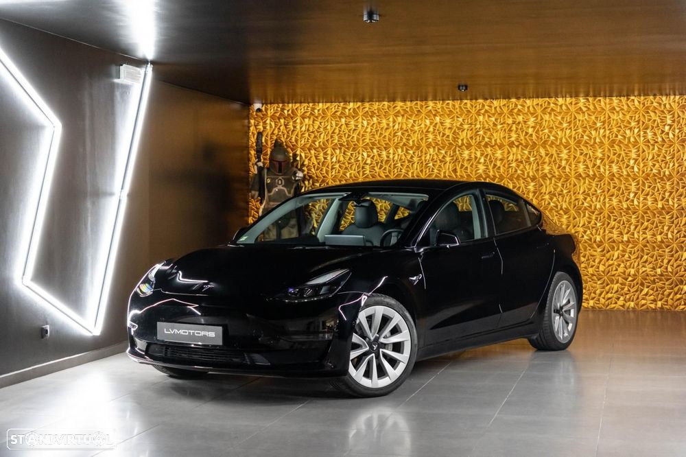 Tesla Model 3 - 4