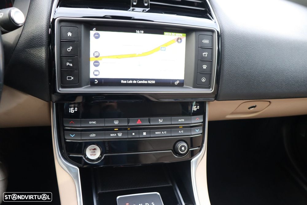Jaguar XE 2.0 D Prestige Aut. - 16