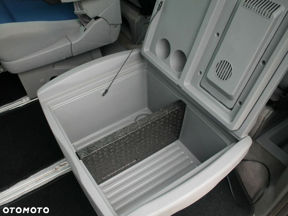 Volkswagen Multivan - 38