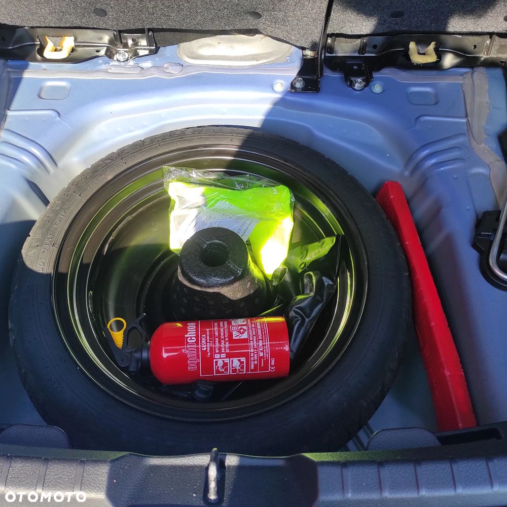 Toyota Yaris 1.5 Premium - 23