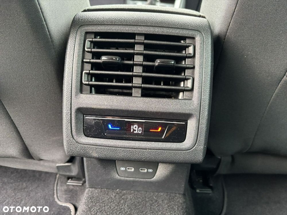 Volkswagen Golf - 24