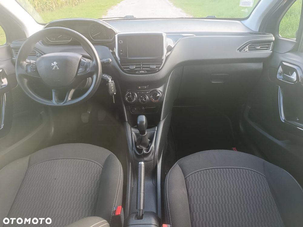 Peugeot 208 - 22