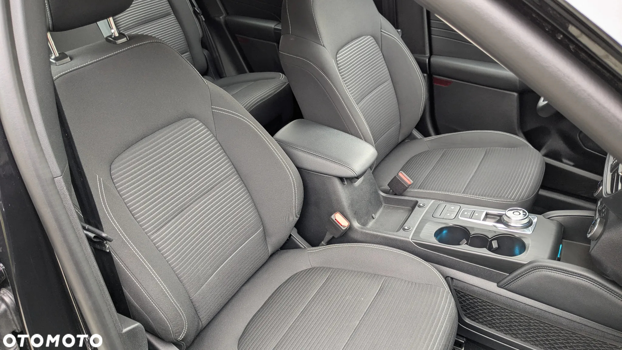 Ford Kuga 2.5 FHEV FWD Titanium - 12
