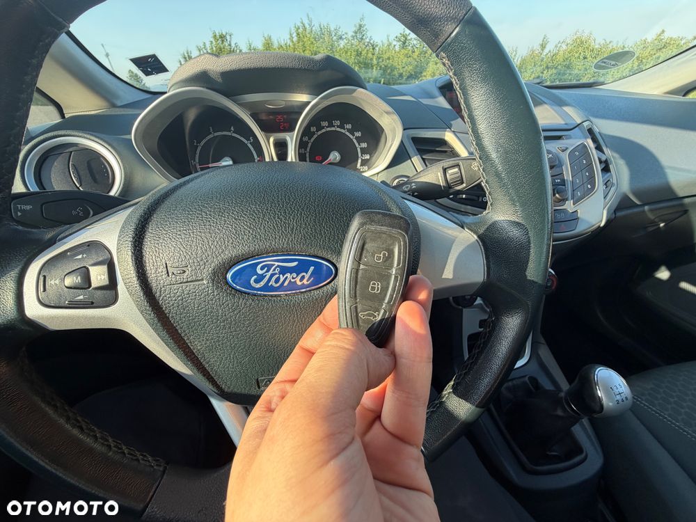 Ford Fiesta 1.3 Ghia - 22