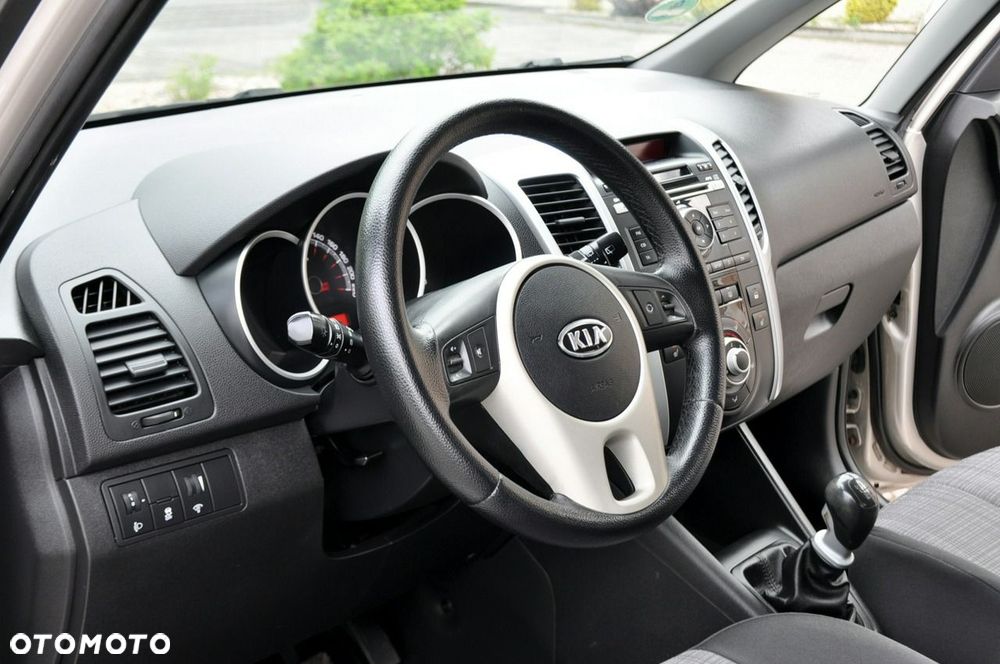 Kia Venga - 22