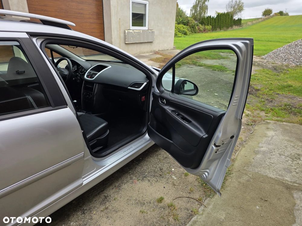 Peugeot 207 - 15