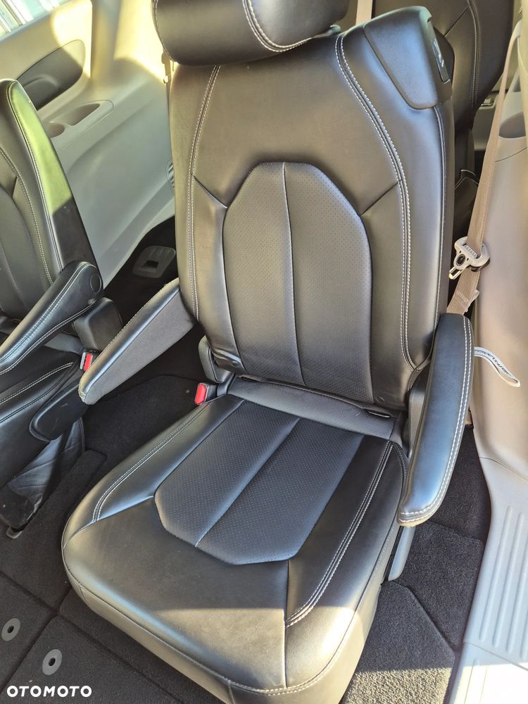 Chrysler Pacifica - 12