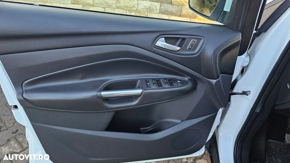 Ford Kuga 1.6 EcoBoost Start Stop 2WD Titanium - 24