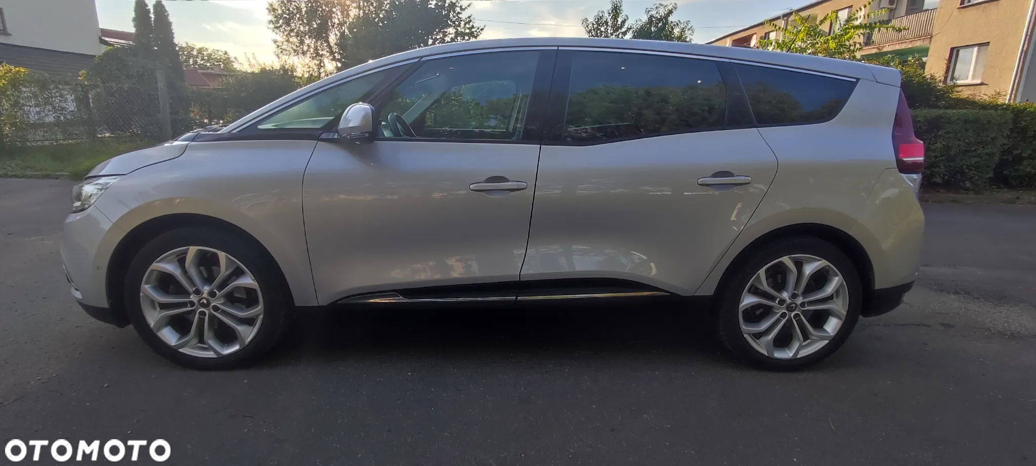 Renault Grand Scenic - 4