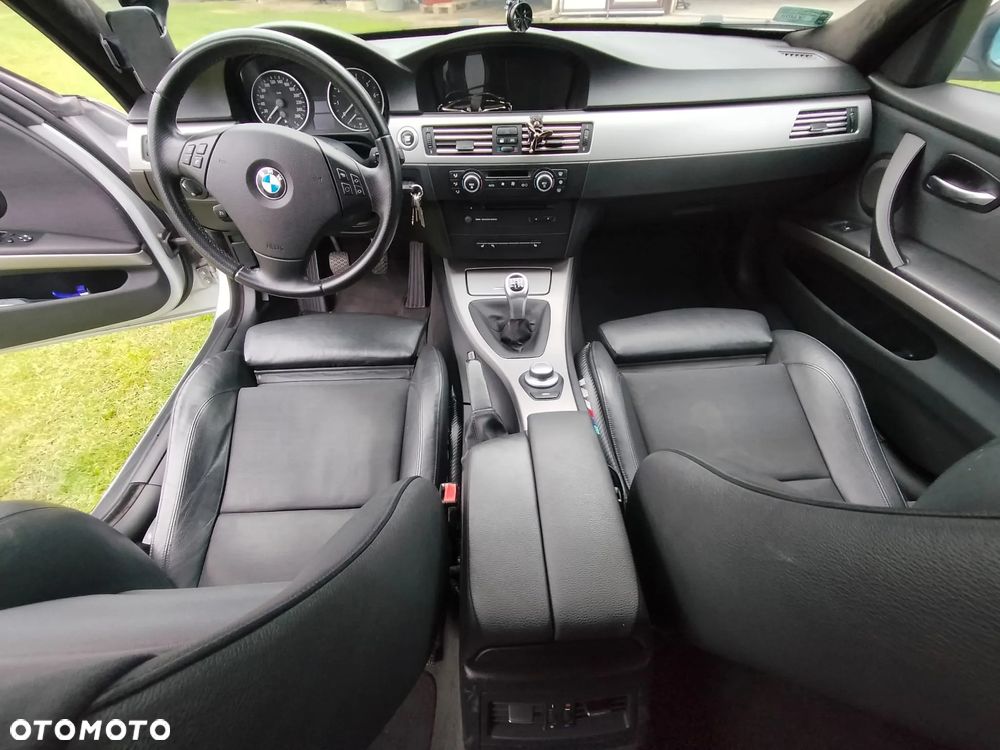 BMW Seria 3 325i - 14