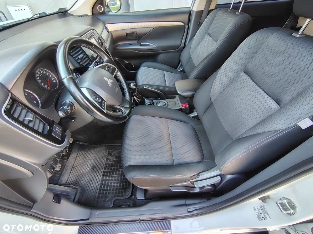 Mitsubishi Outlander 2.0 Intense 2WD - 23