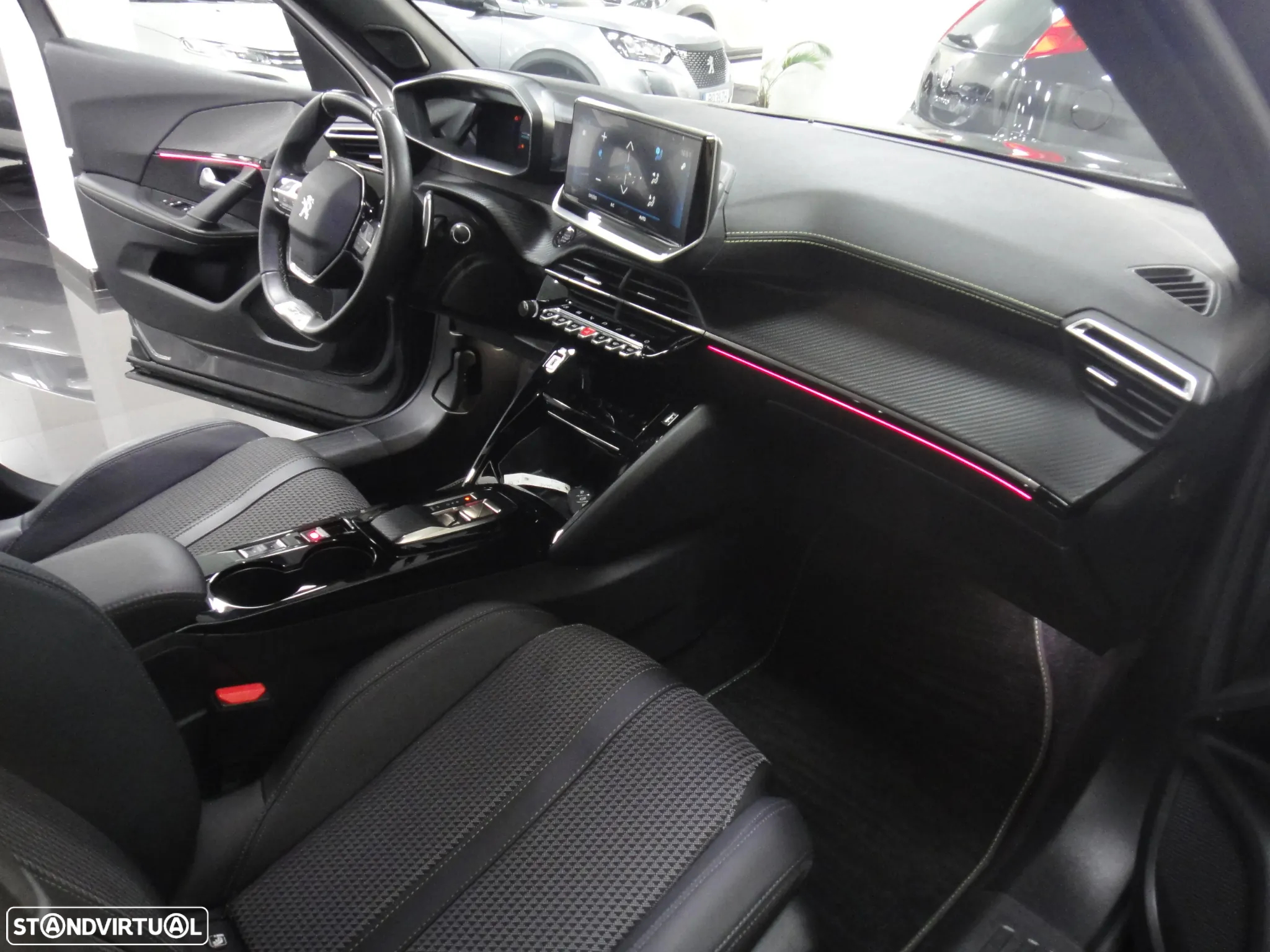 Peugeot 2008 1.2 PureTech GT EAT8 - 24