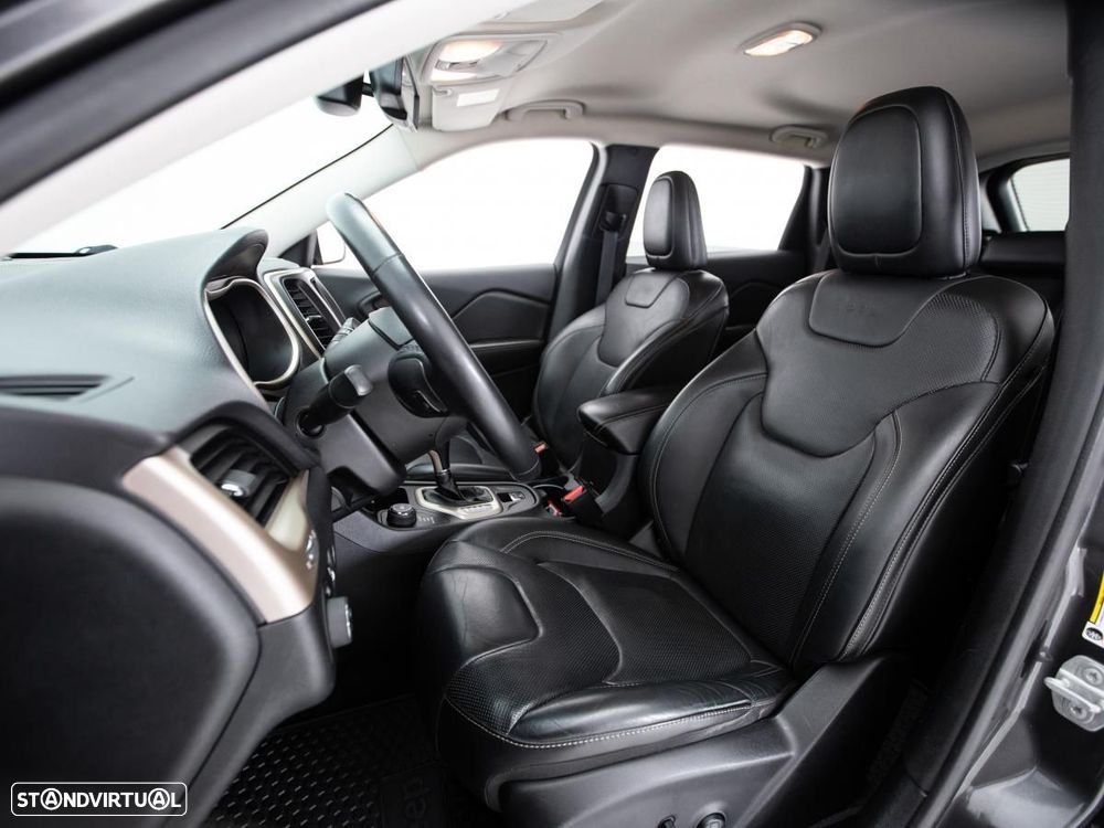 Jeep Cherokee - 8