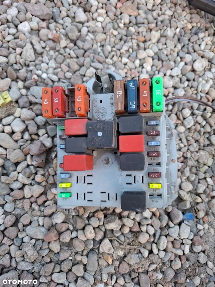 SKRZYNKA BEZPIECZNIKÓW FIAT DUCATO III JUMPER BOXER 1349944080 (3SZT) - 1