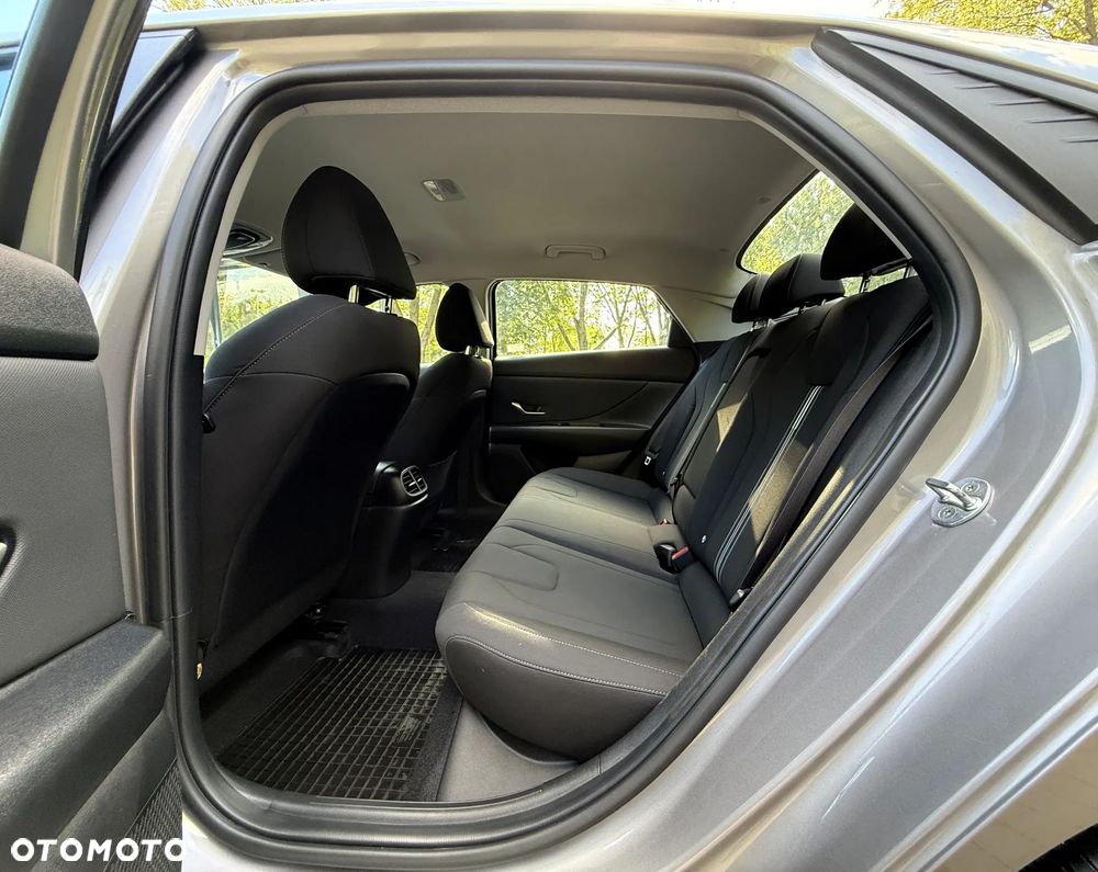 Hyundai Elantra 1.6 Smart CVT - 18