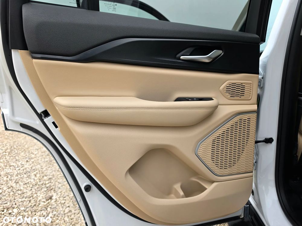 Jeep Grand Cherokee - 21