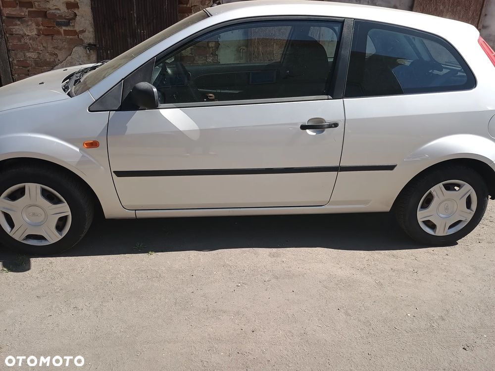 Ford Fiesta 1.3 Ambiente - 3