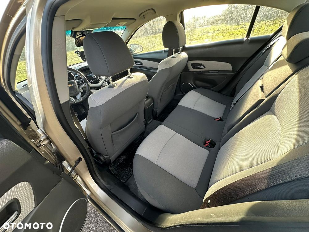 Chevrolet Cruze 1.6 LS - 19