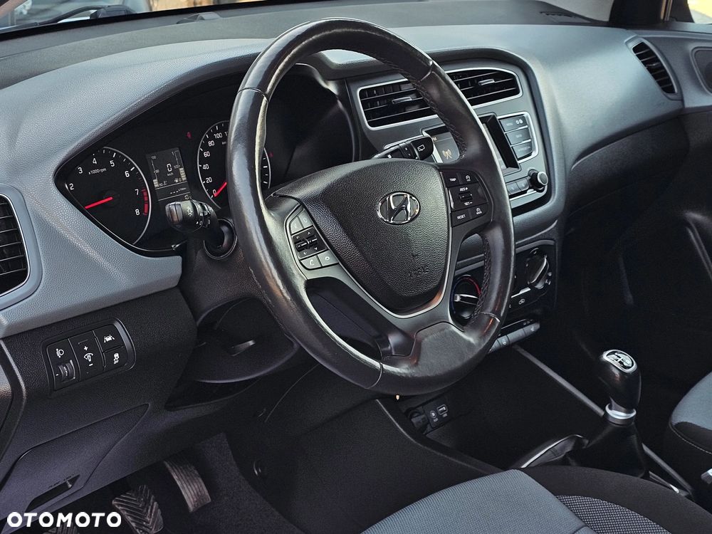 Hyundai i20 blue 1.2 Trend - 9