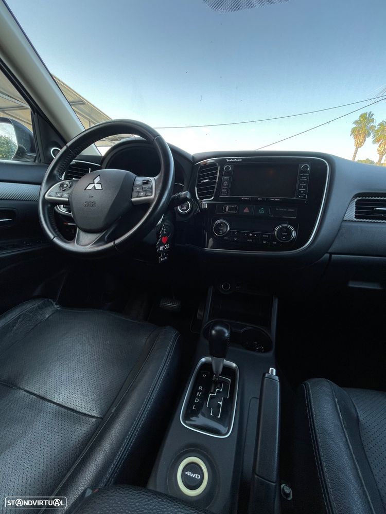 Mitsubishi Outlander 2.2 DI-D Instyle Navi AT 4WD - 12