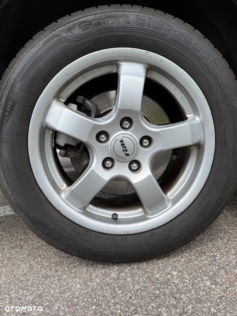 Toyota Avensis 1.6 Active - 13