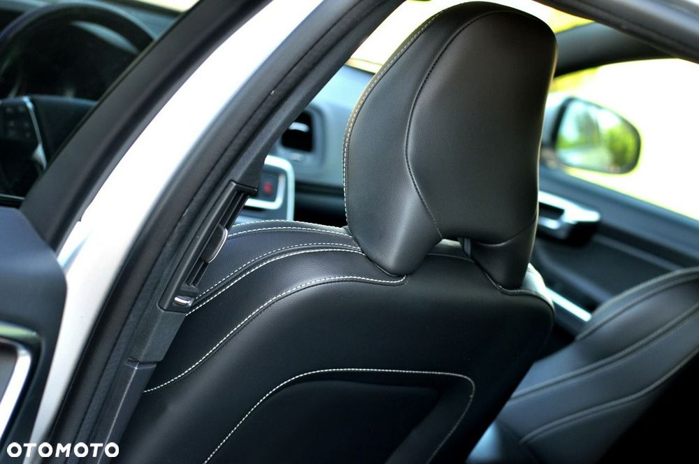 Volvo V60 D2 Drive-E Momentum - 14