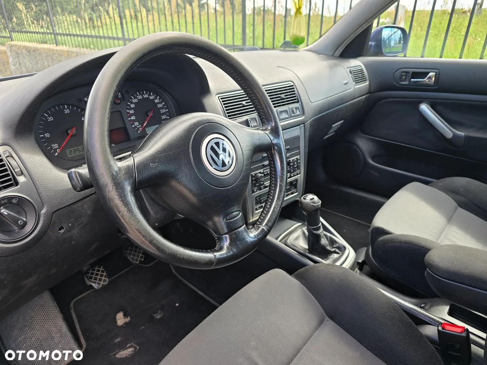 Volkswagen Golf - 6