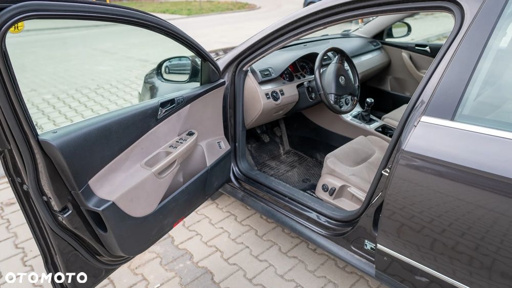 Volkswagen Passat Variant 1.8 TSI Comfortline - 10