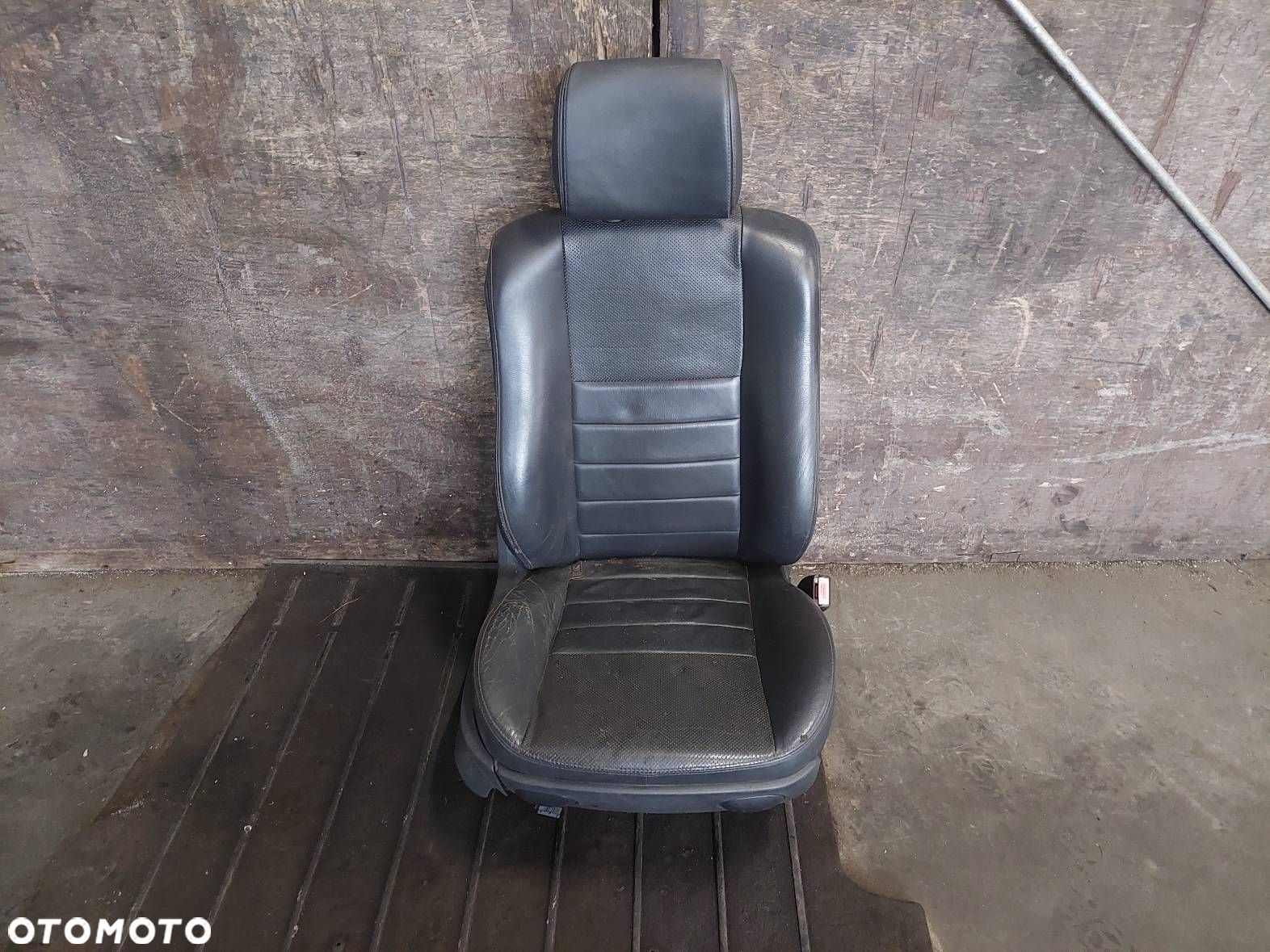FOTEL PRAWY PRZÓD RENAULT MEGANE II 5D SKÓRA - 1