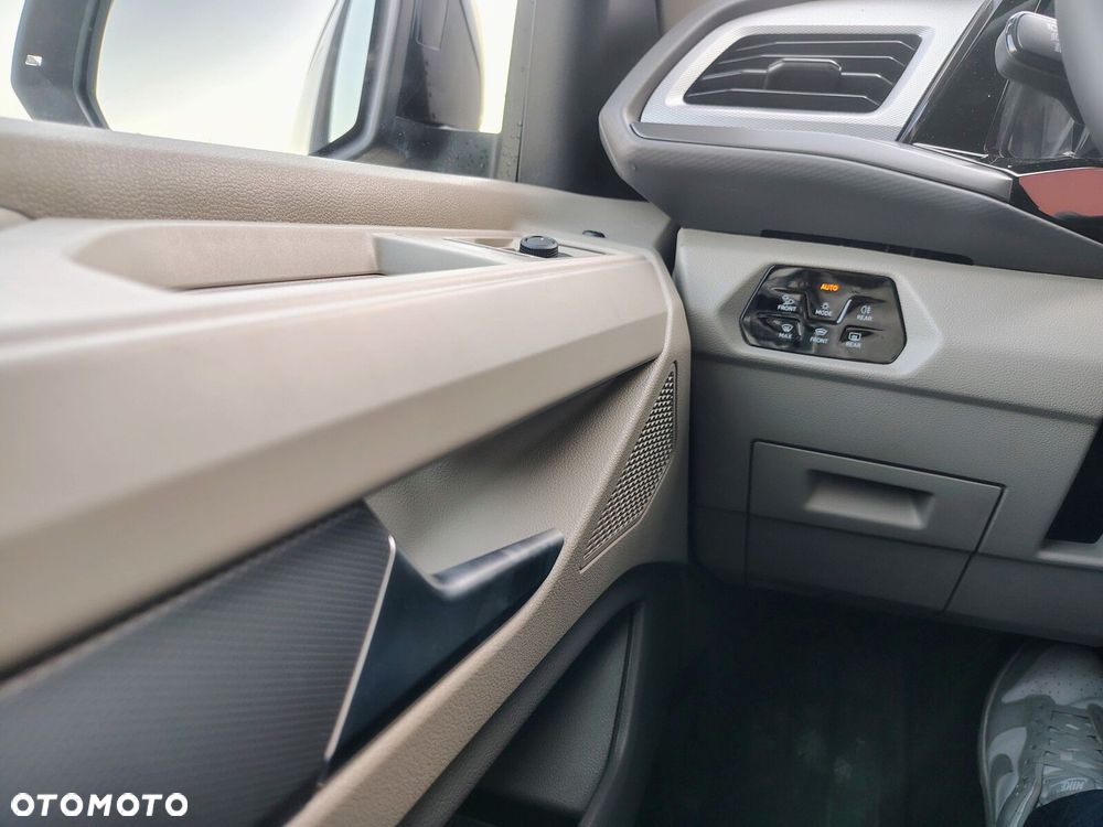 Volkswagen california Nowa California Beach silnik: 2,0 l TDI SCR 150 KM / skrzynia biegów: 7-biegowa DSG rozstaw osi: 3124 mm - 19