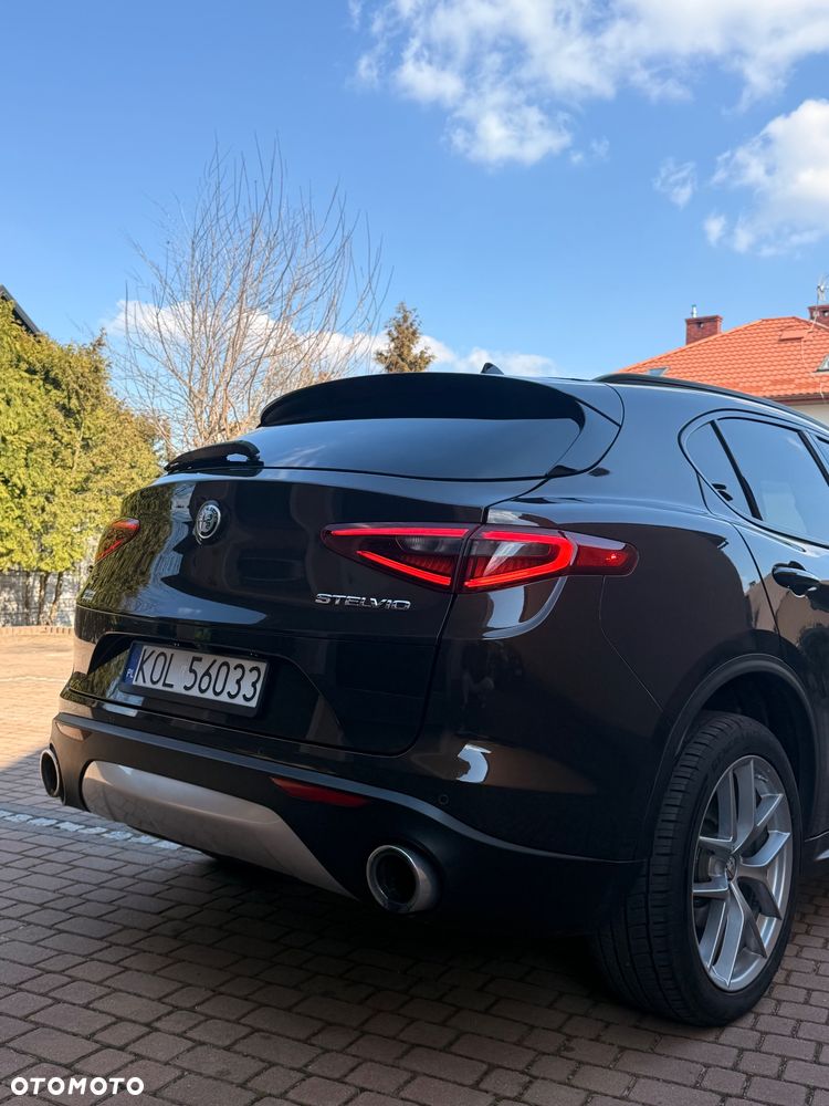 Alfa Romeo Stelvio 2.0 Turbo 16V AT8-Q4 Ti - 11