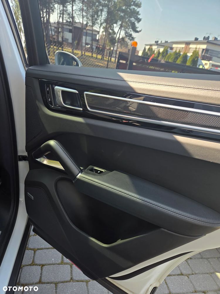 Porsche Cayenne - 25