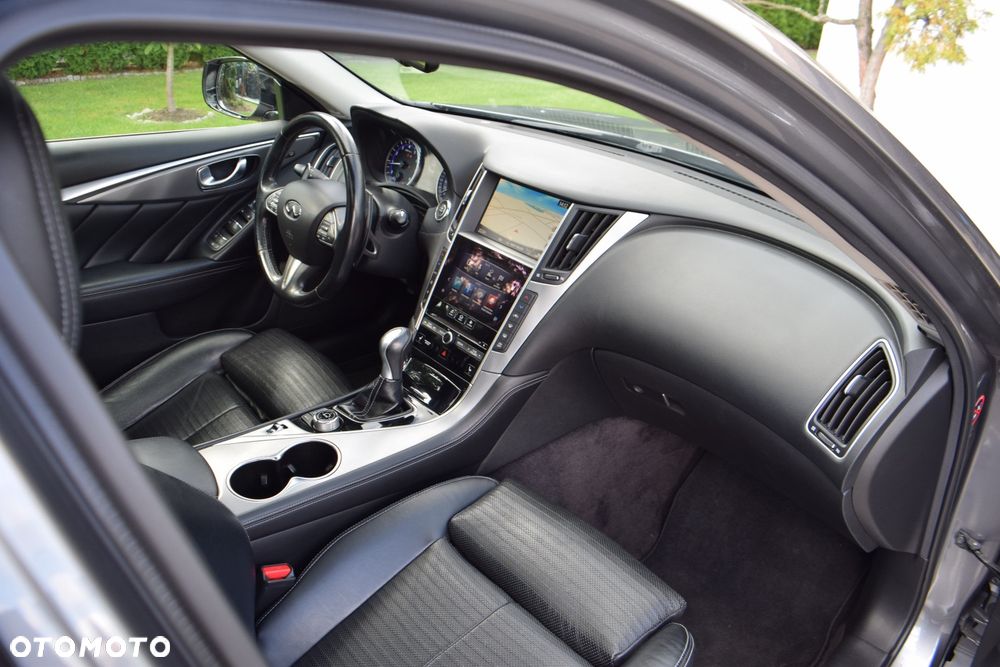 Infiniti Q50 2.0t Sport Sound Studio by Bose - 15