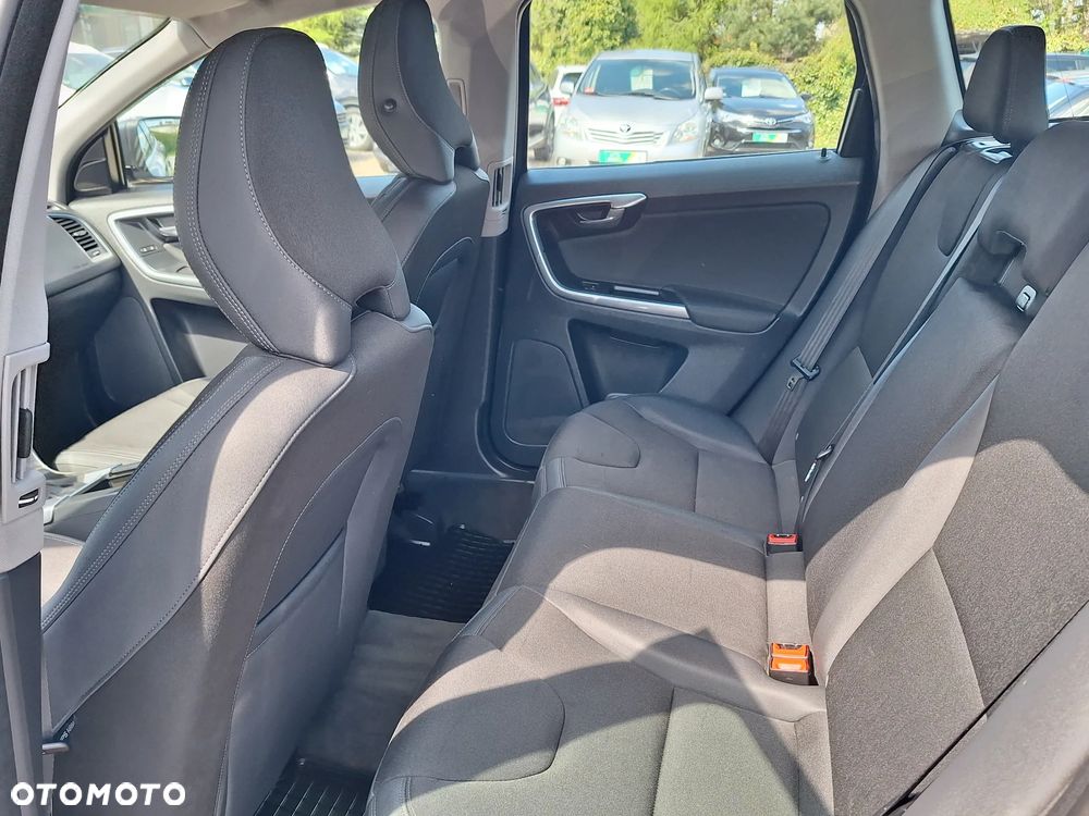 Volvo XC 60 2.4D AWD Momentum - 7