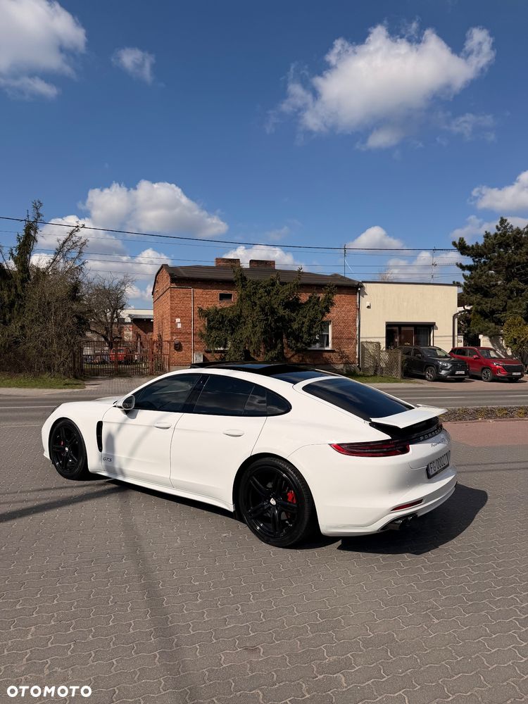 Porsche Panamera 4 - 5