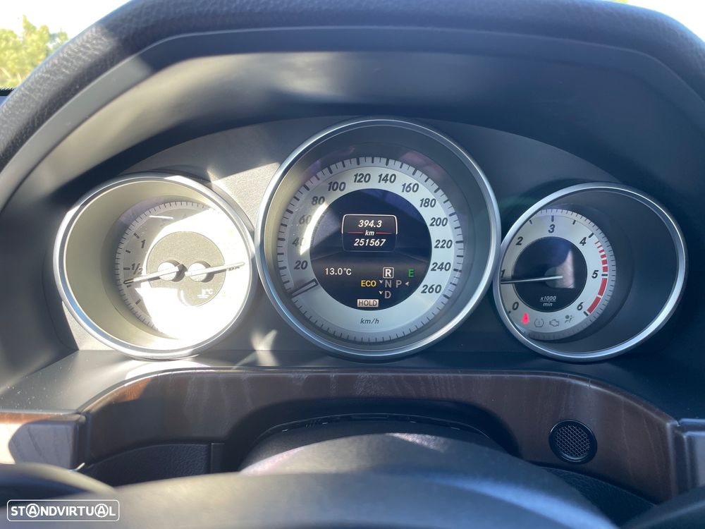 Mercedes-Benz E 250 CDi Elegance BE Auto. - 27