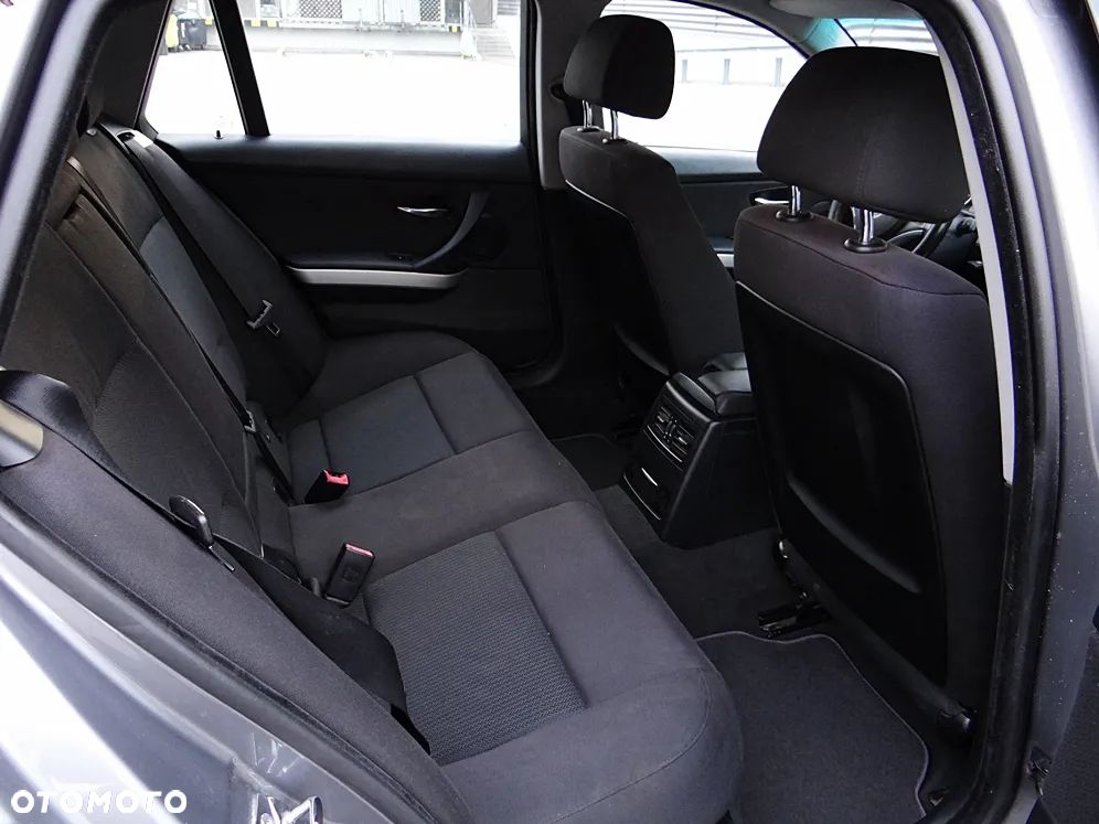 BMW Seria 3 318d DPF Edition Lifestyle - 38