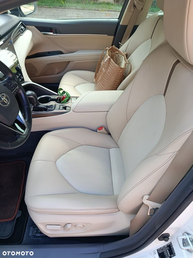 Toyota Camry 2.5 Hybrid Executive CVT - 6