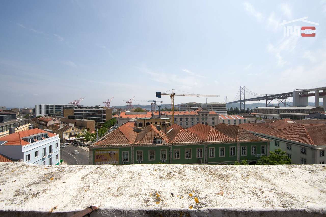 Investimento em Alcântara: T6 em prédio de charme no Largo do Calvário - Grande imagem: 3/39