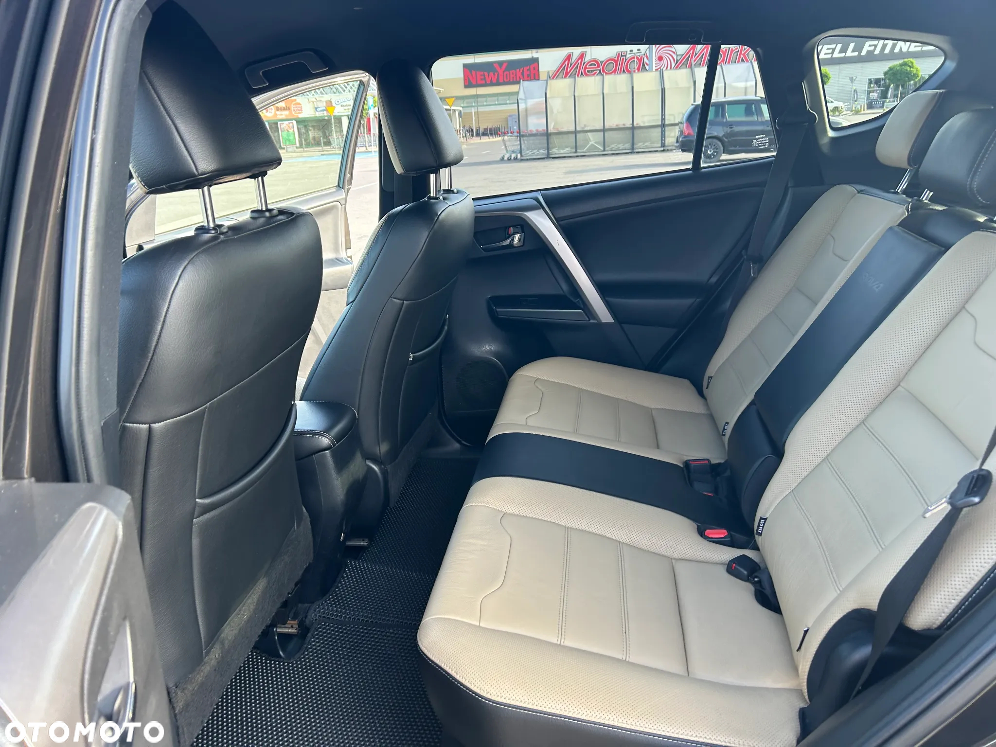 Toyota RAV4 Hybrid Selection 4x2 - 14