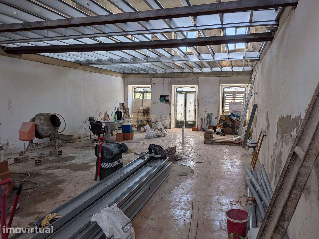 Loja Renovada em Santa Clara, Lisboa - Excelente Oportunidade - Grande imagem: 4/7