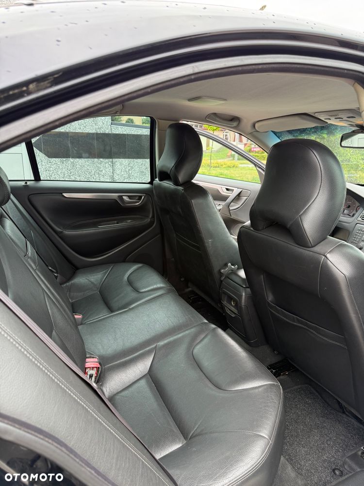 Volvo S60 ver-2-4d5-rubin - 19