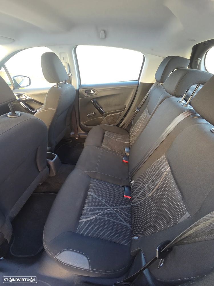 Peugeot 208 1.4 HDi Allure - 16