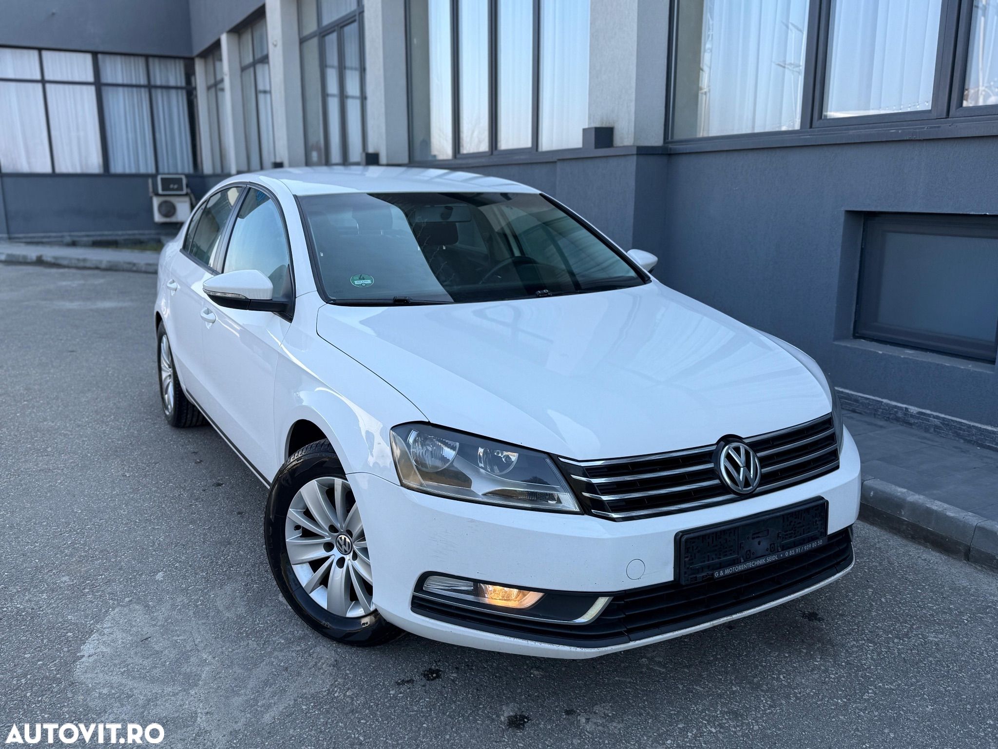 Volkswagen Passat - 1