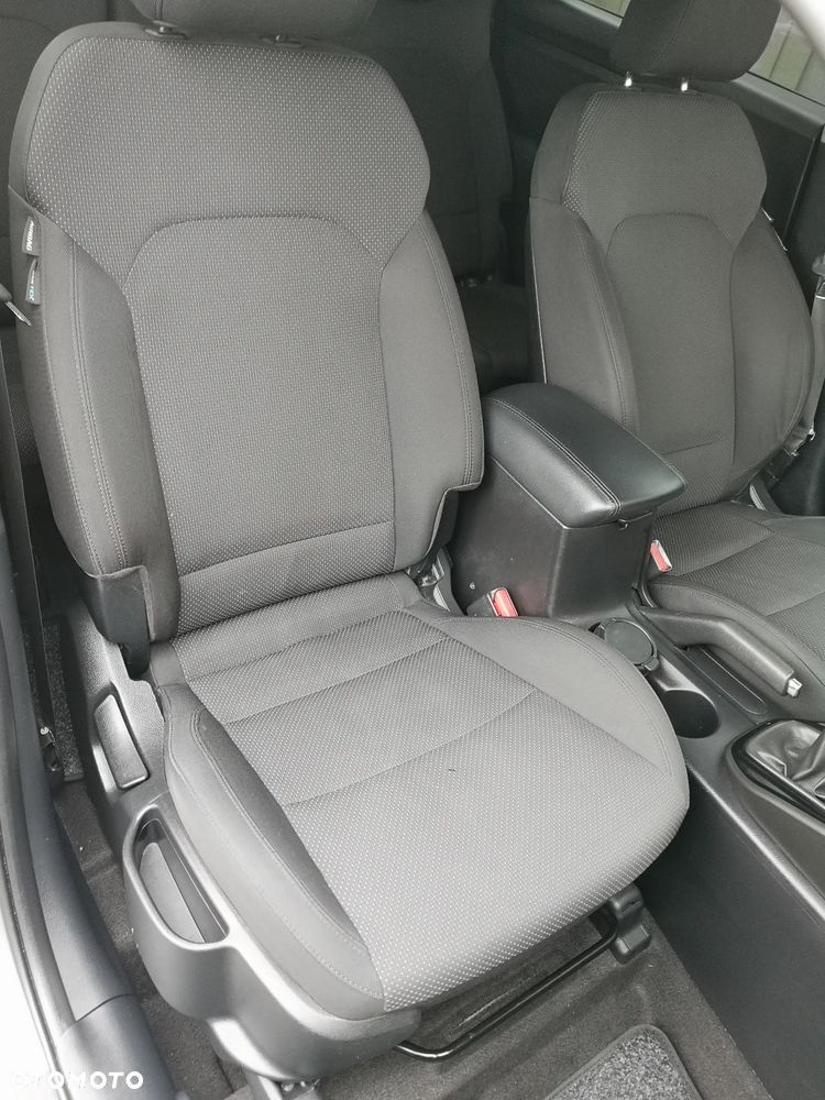 Kia Carens 1.6 GDI L - 29