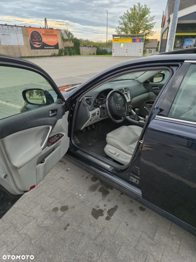 Lexus IS 220 D Prestige - 11